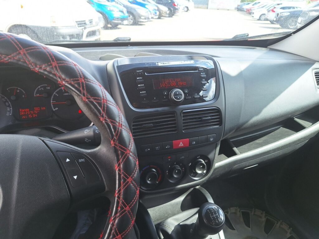 Opel Combo 2013 Punainen