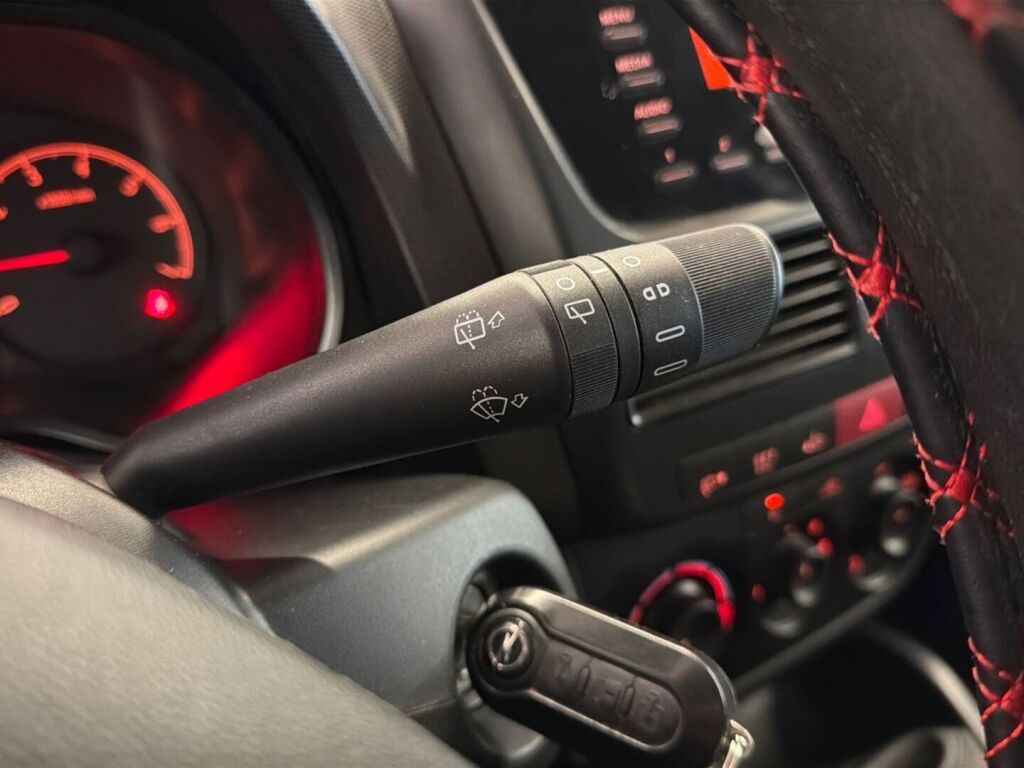 Opel Combo 2013 Punainen
