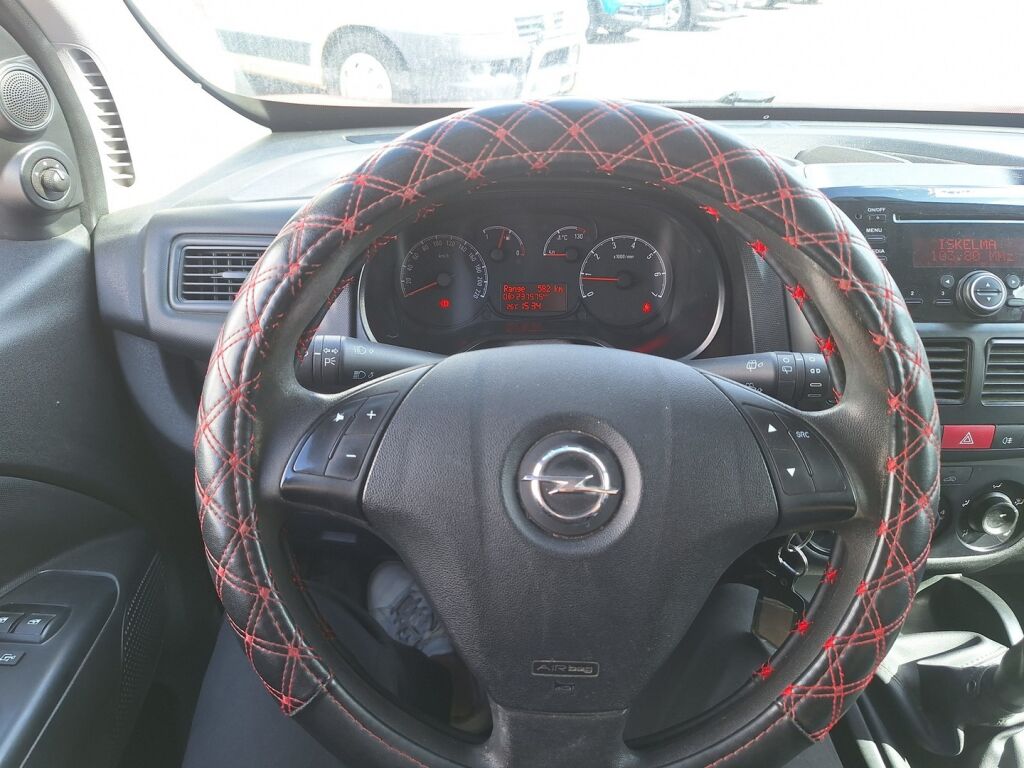 Opel Combo 2013 Punainen