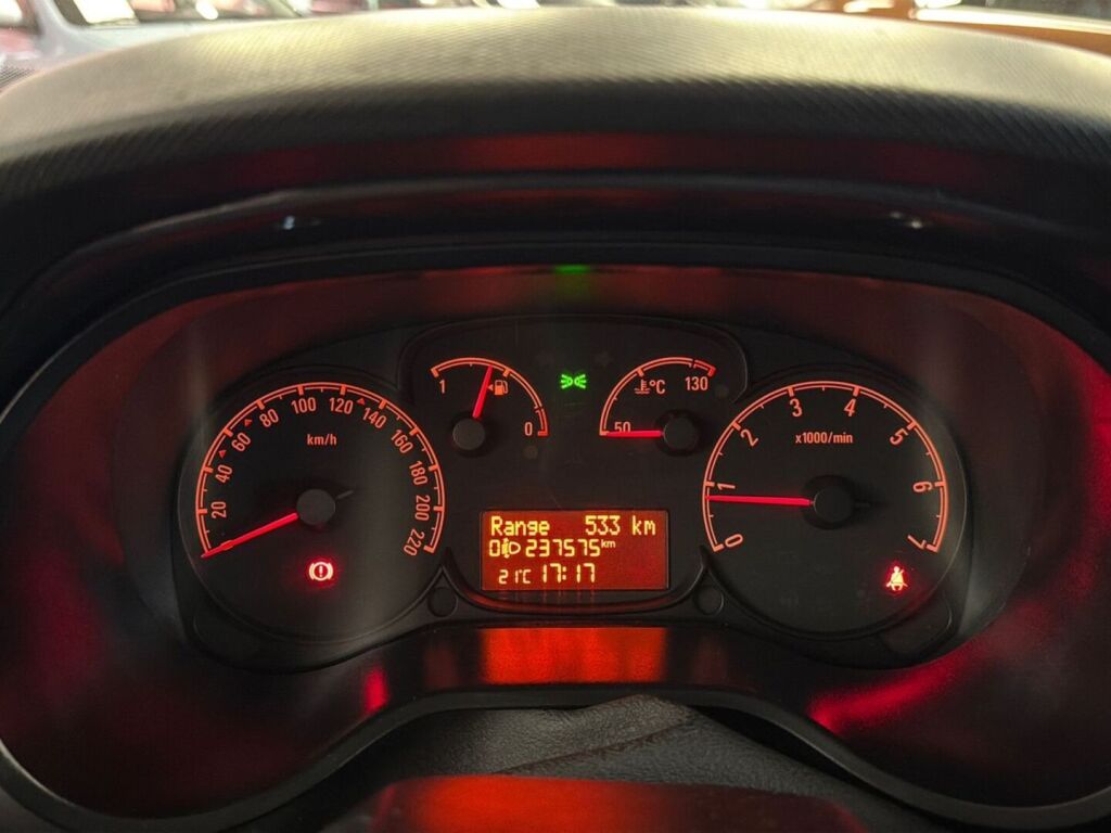 Opel Combo 2013 Punainen