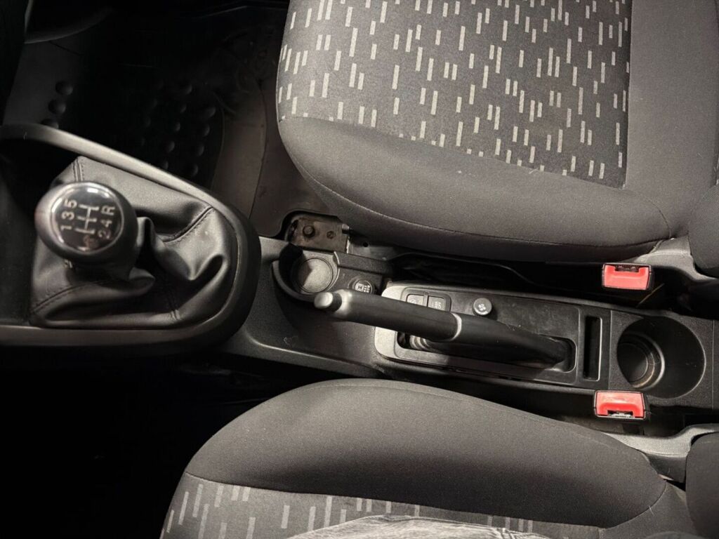 Opel Combo 2013 Punainen
