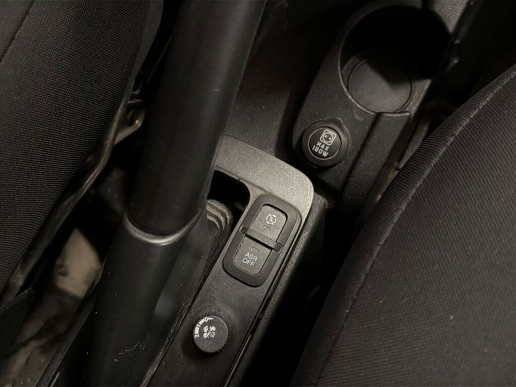 Opel Combo 2013 Punainen