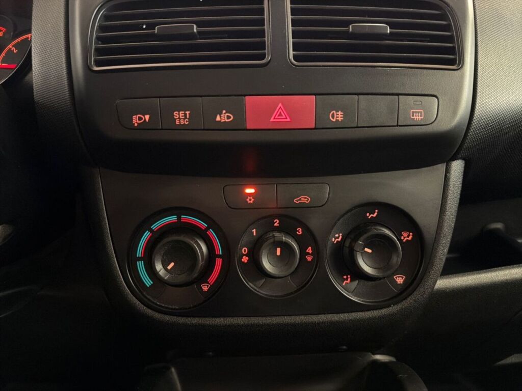 Opel Combo 2013 Punainen