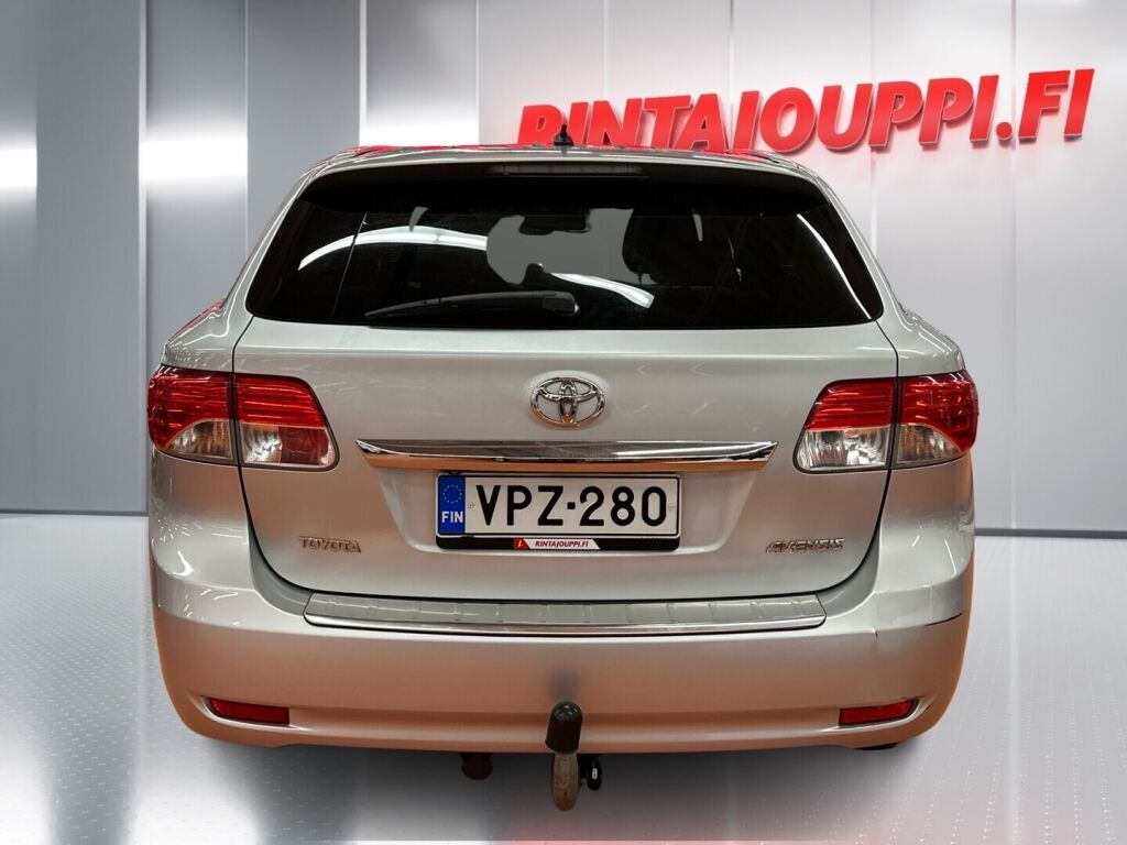 Toyota Avensis 2013 Hopea