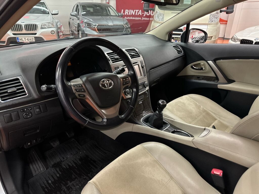 Toyota Avensis 2013 Hopea