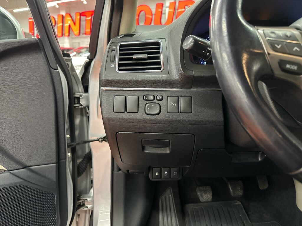 Toyota Avensis 2013 Hopea