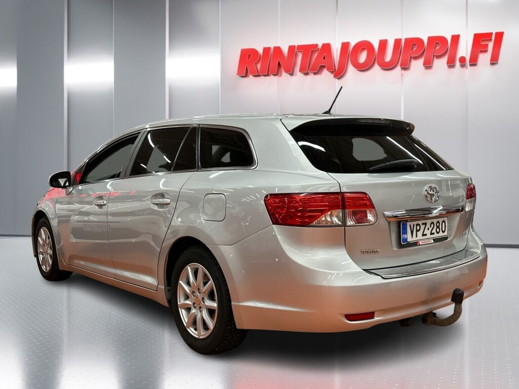 Toyota Avensis 2013 Hopea