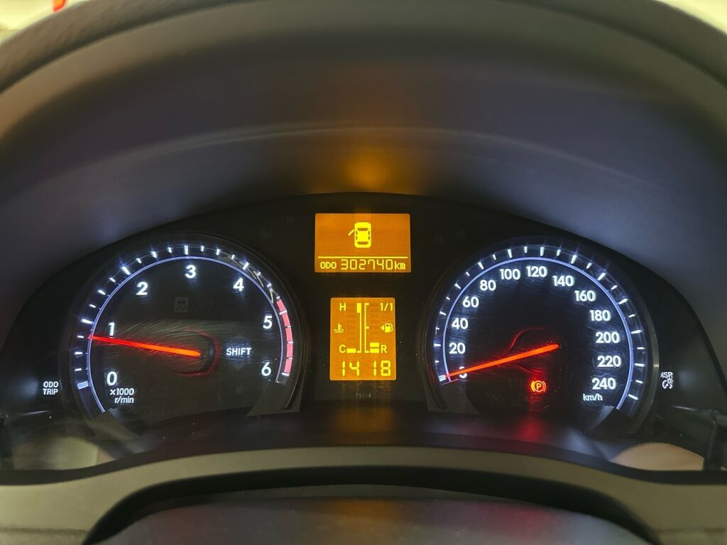 Toyota Avensis 2013 Hopea