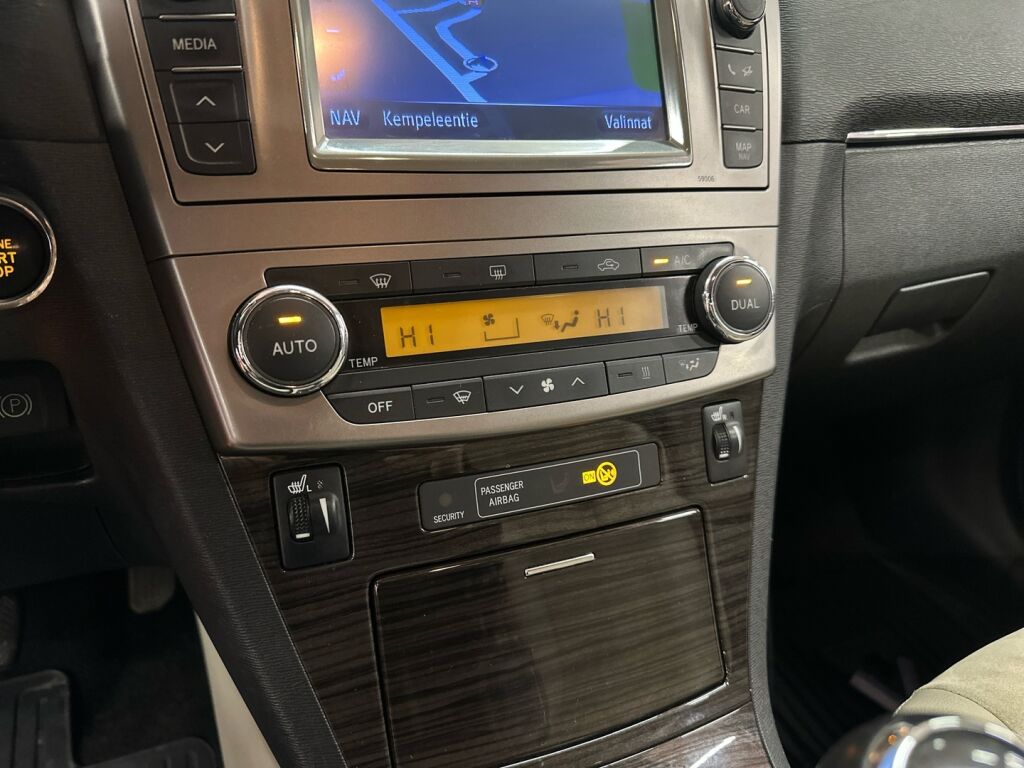 Toyota Avensis 2013 Hopea