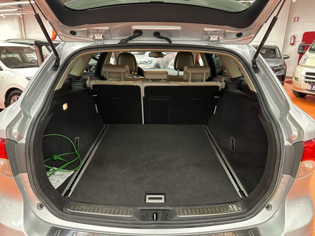 Toyota Avensis 2013 Hopea