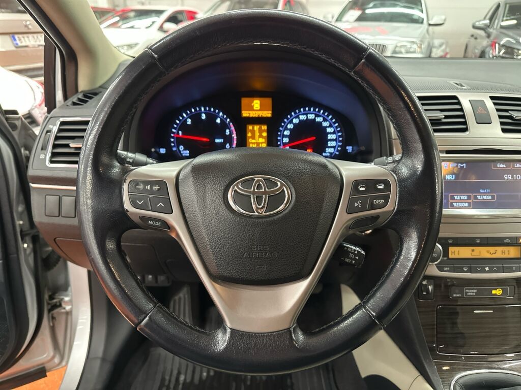 Toyota Avensis 2013 Hopea