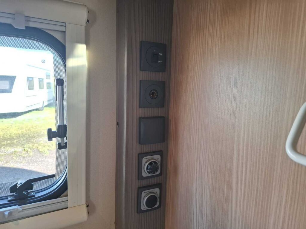 Rapido 691 T 2012 Valkoinen