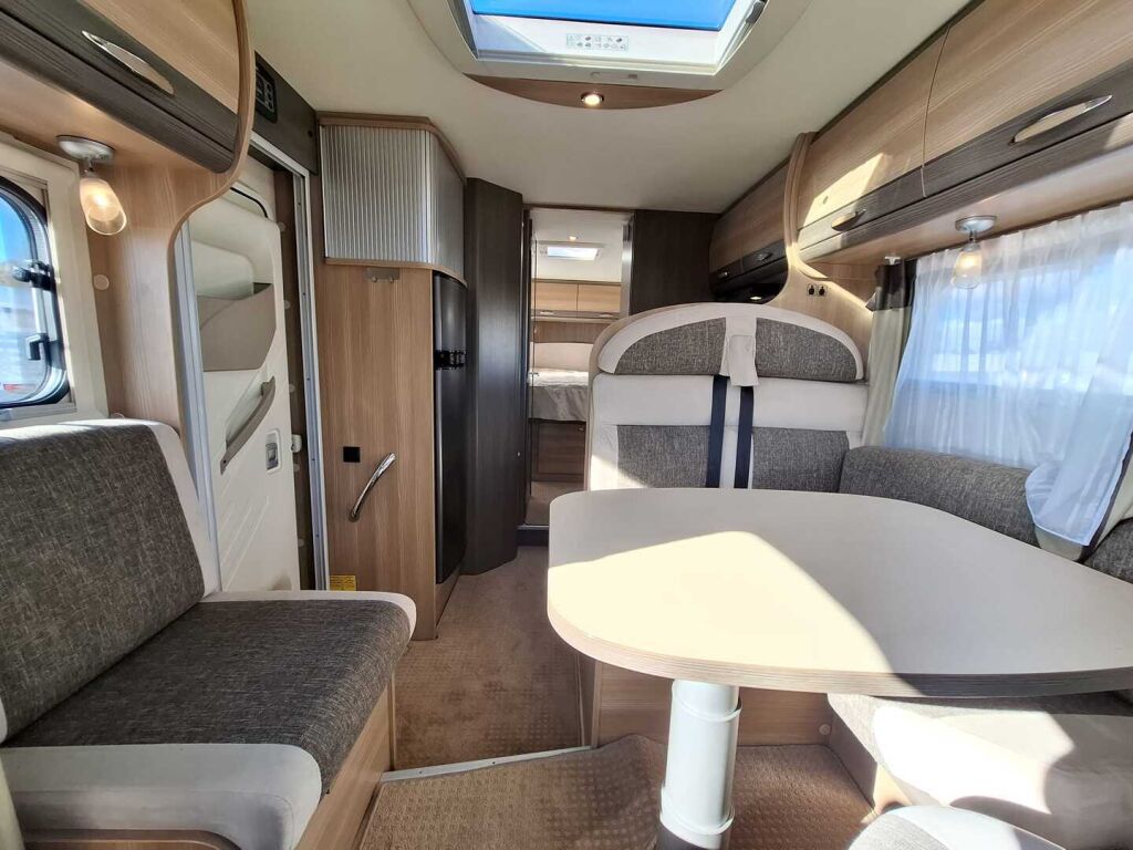 Rapido 691 T 2012 Valkoinen