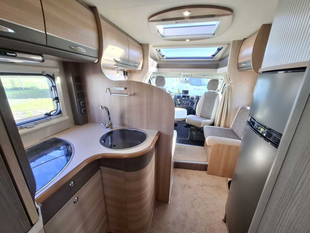 Rapido 691 T 2012 Valkoinen