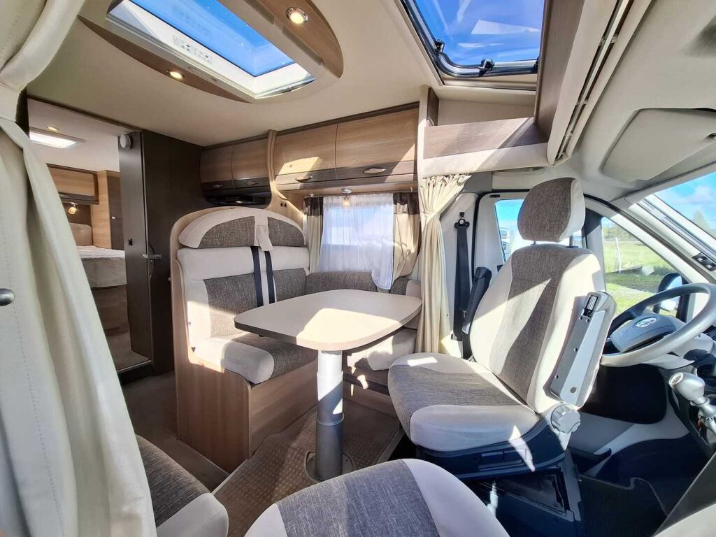 Rapido 691 T 2012 Valkoinen