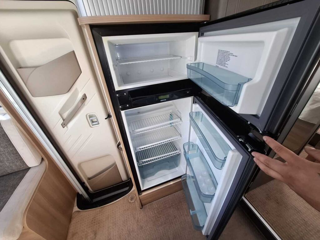 Rapido 691 T 2012 Valkoinen