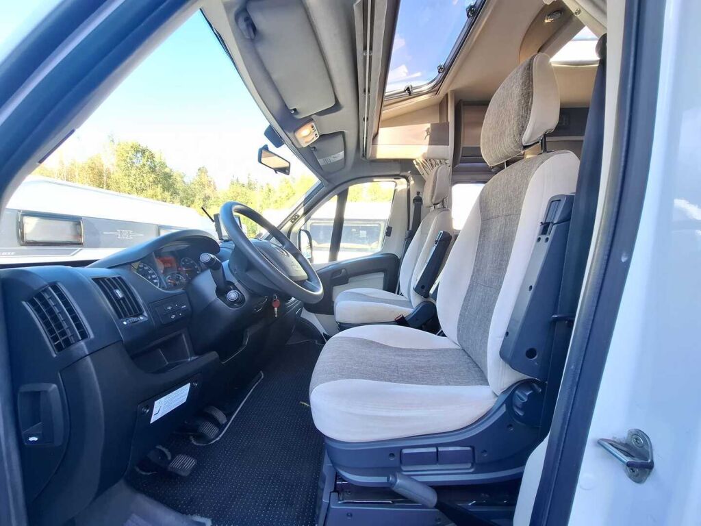 Rapido 691 T 2012 Valkoinen