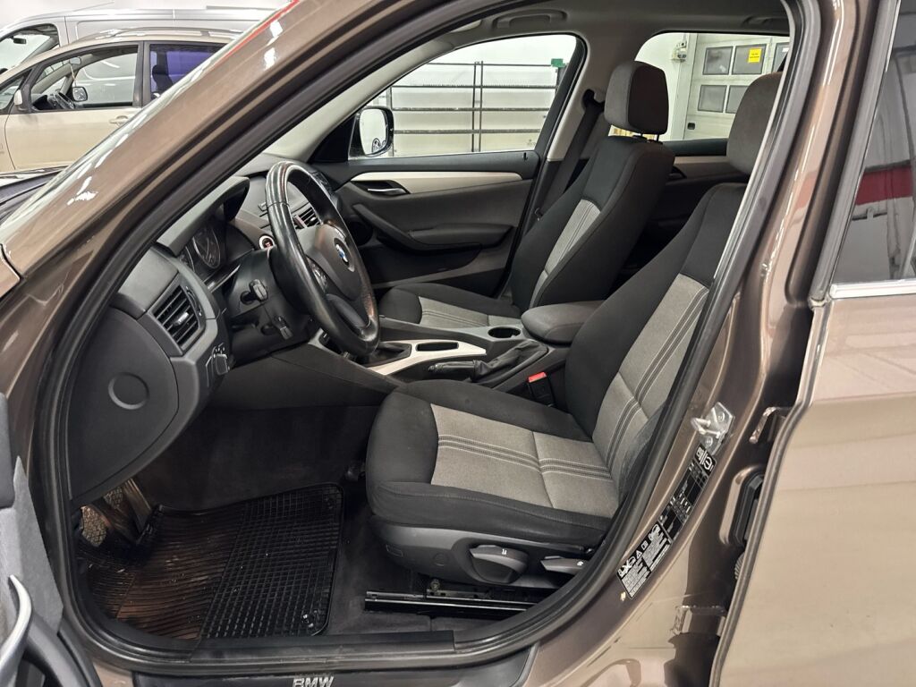 BMW X1 2012 Ruskea (beige)
