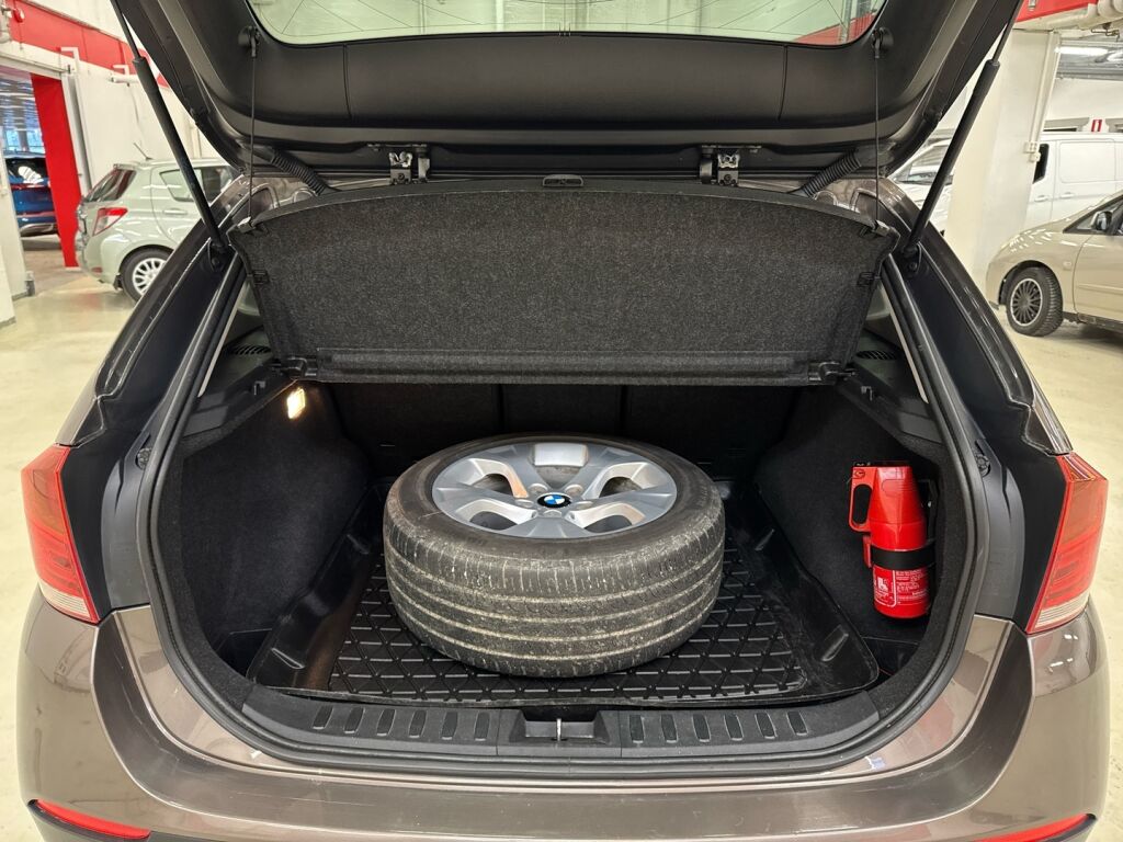 BMW X1 2012 Ruskea (beige)