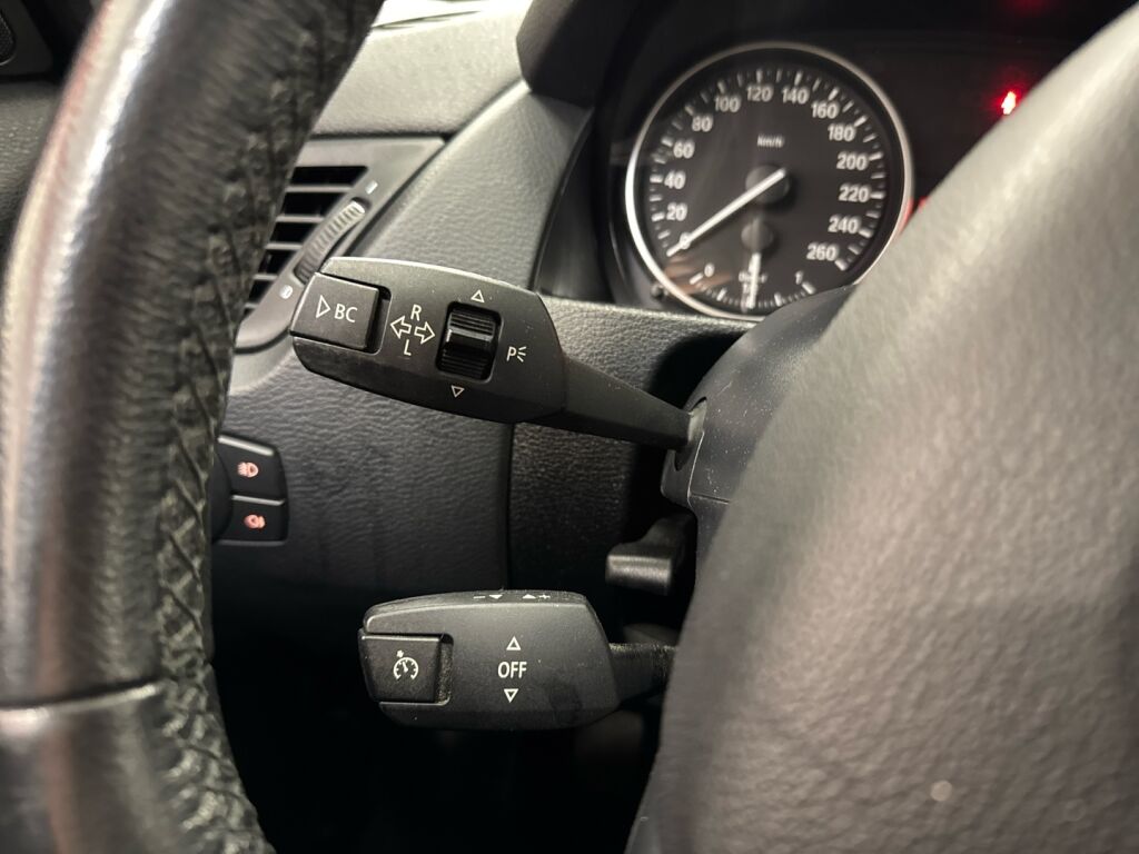 BMW X1 2012 Ruskea (beige)