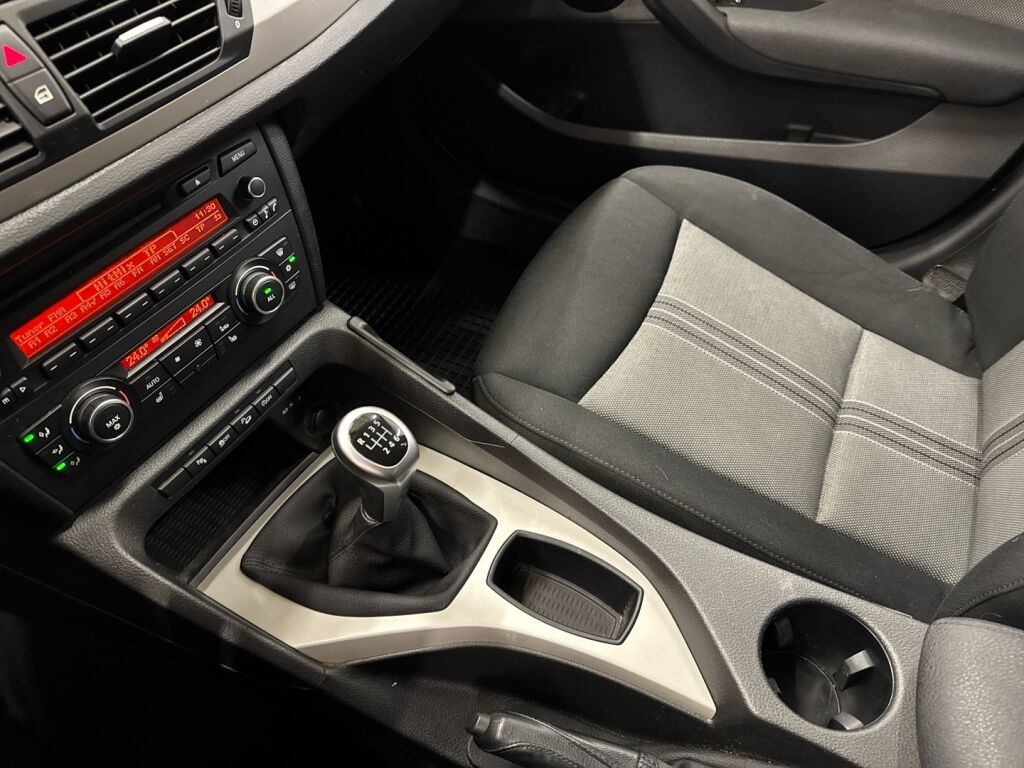 BMW X1 2012 Ruskea (beige)