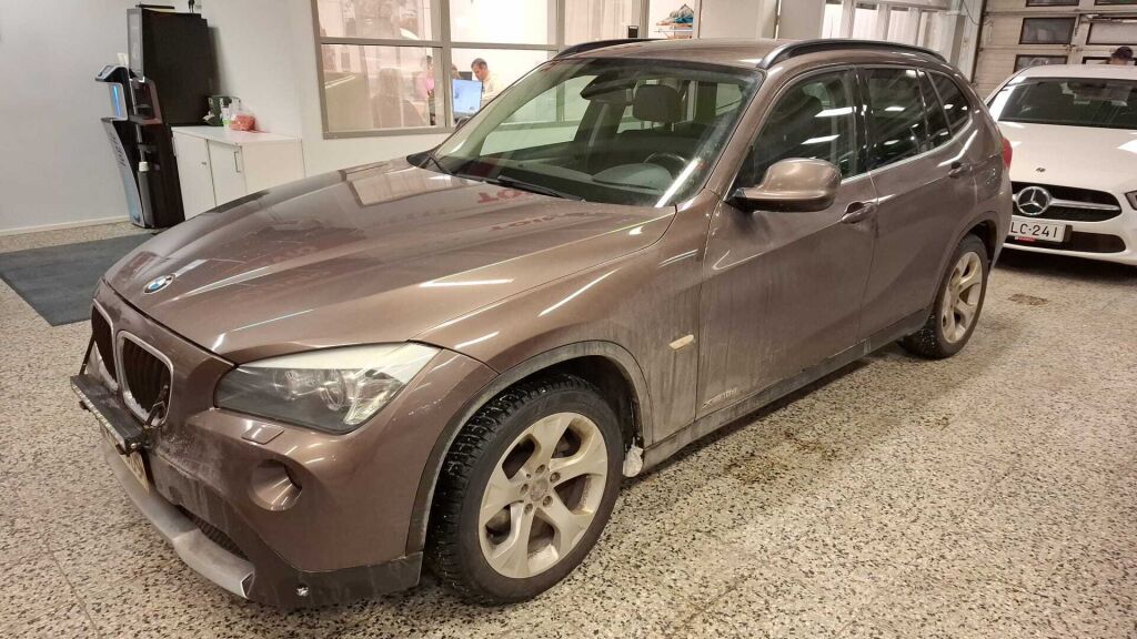 BMW X1 2012 Ruskea (beige)