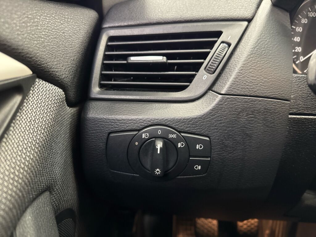 BMW X1 2012 Ruskea (beige)