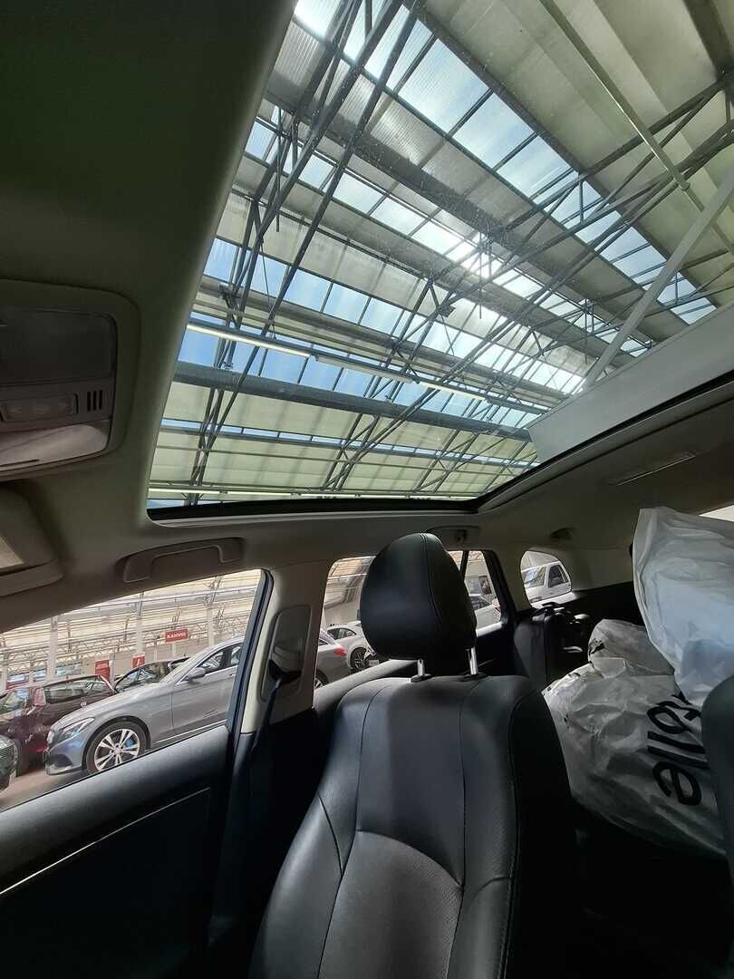 Toyota Avensis 2012 Valkoinen