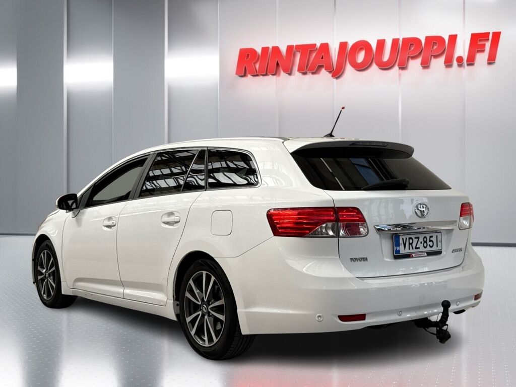 Toyota Avensis 2012 Valkoinen