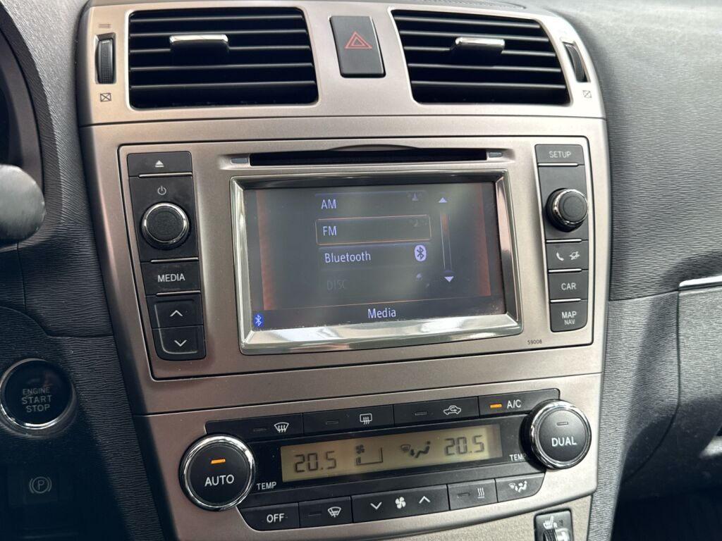 Toyota Avensis 2012 Valkoinen