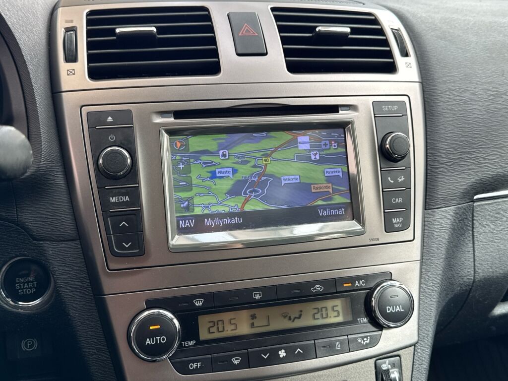 Toyota Avensis 2012 Valkoinen