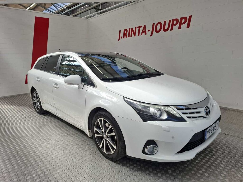 Toyota Avensis 2012 Valkoinen