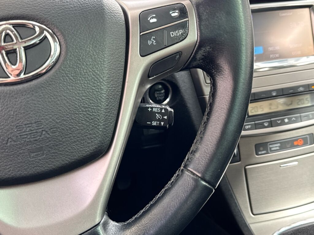 Toyota Avensis 2012 Valkoinen