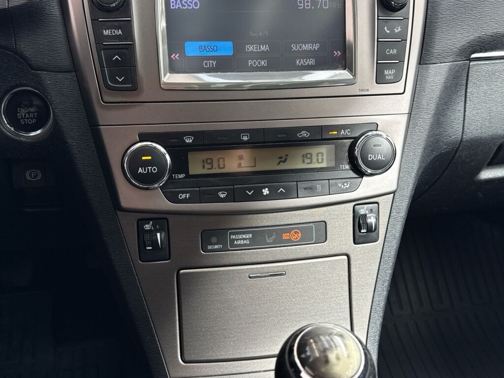 Toyota Avensis 2012 Valkoinen