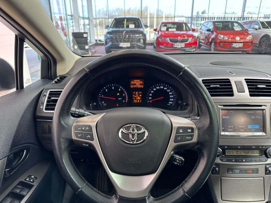 Toyota Avensis 2012 Valkoinen