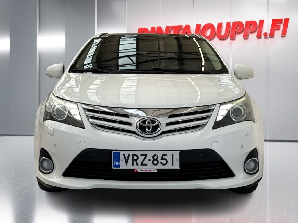 Toyota Avensis 2012 Valkoinen