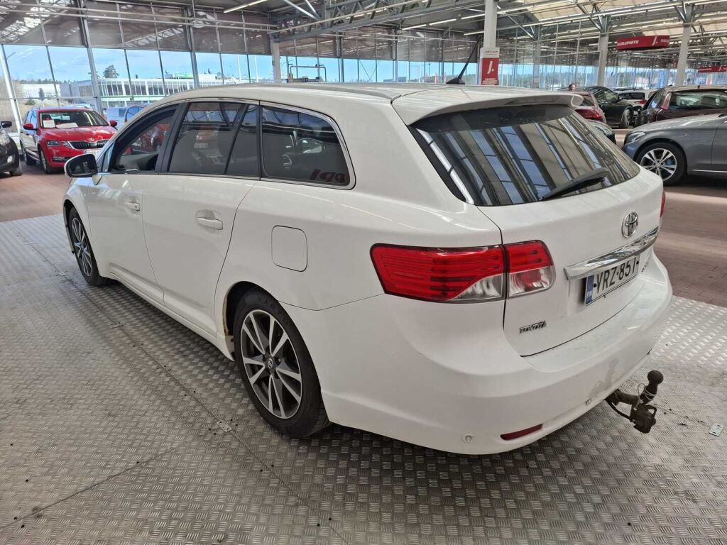 Toyota Avensis 2012 Valkoinen