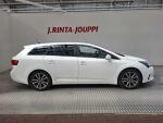 Toyota Avensis 2012 Valkoinen