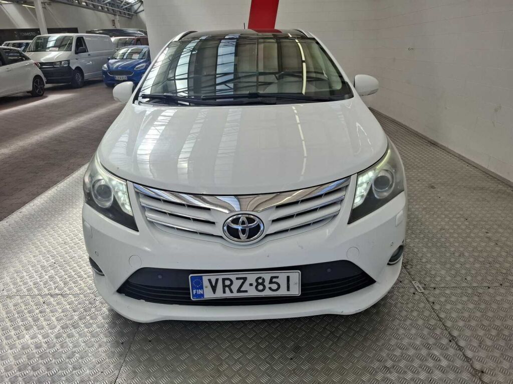 Toyota Avensis 2012 Valkoinen