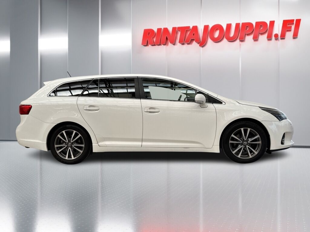 Toyota Avensis 2012 Valkoinen