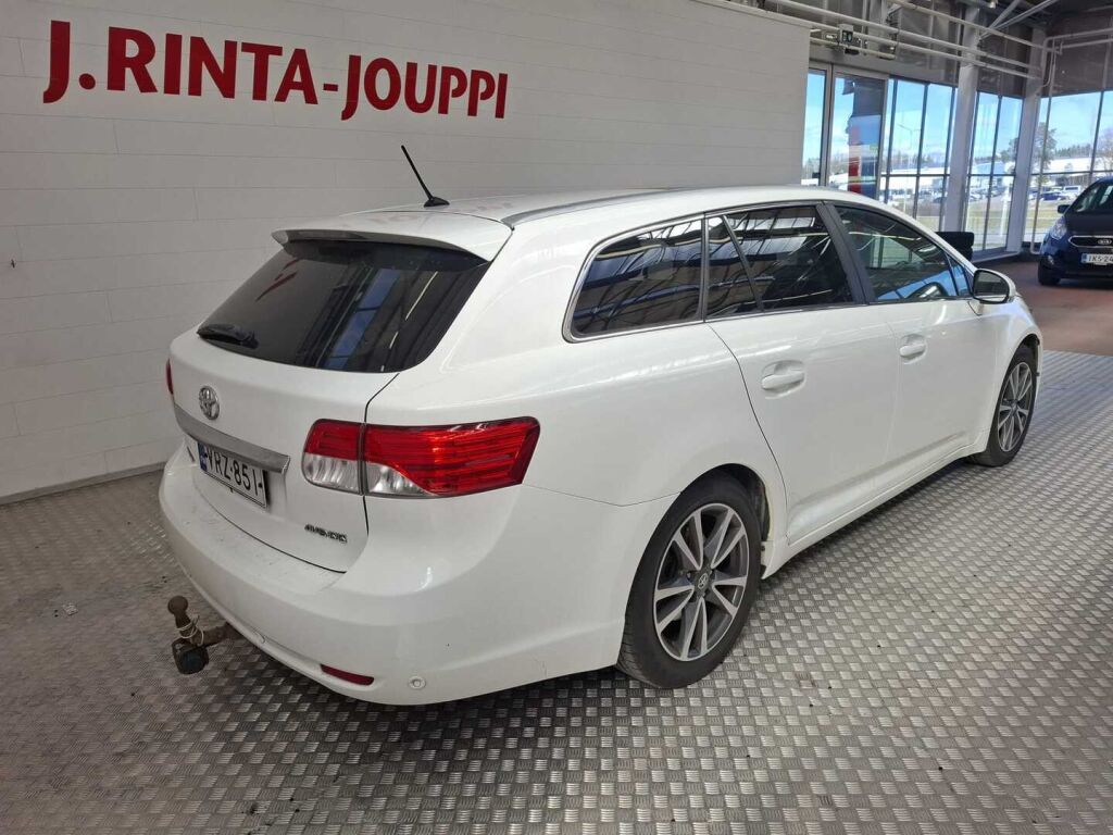 Toyota Avensis 2012 Valkoinen