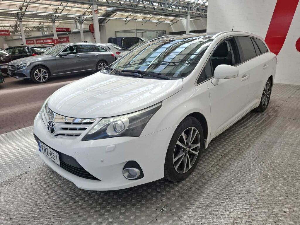 Toyota Avensis 2012 Valkoinen