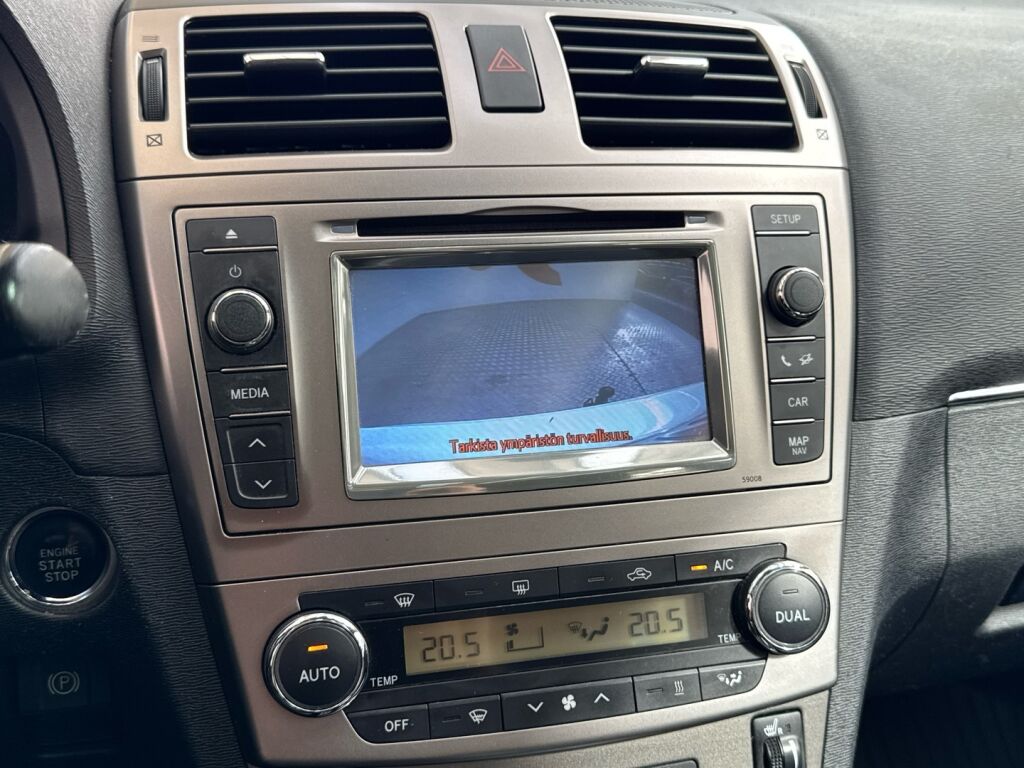 Toyota Avensis 2012 Valkoinen