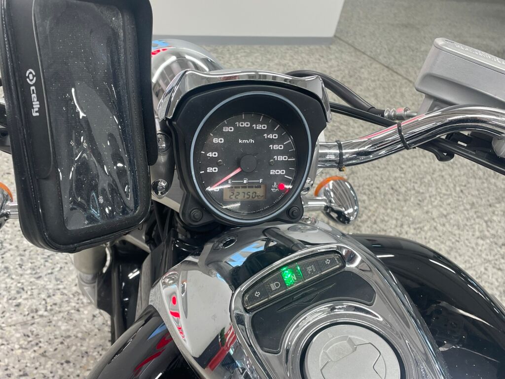 Suzuki INTRUDER 2007 Musta