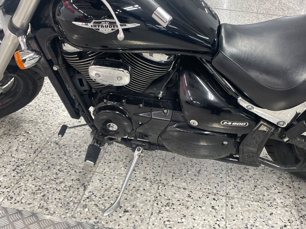 Suzuki INTRUDER 2007 Musta