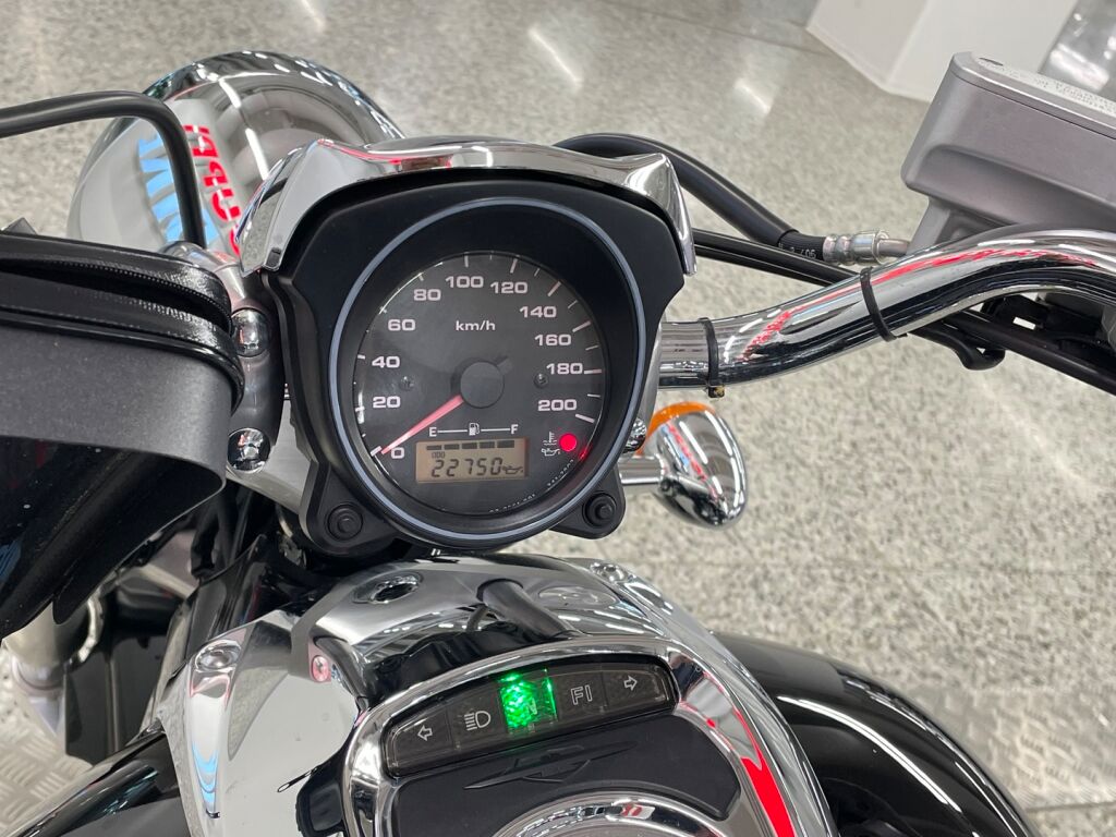 Suzuki INTRUDER 2007 Musta