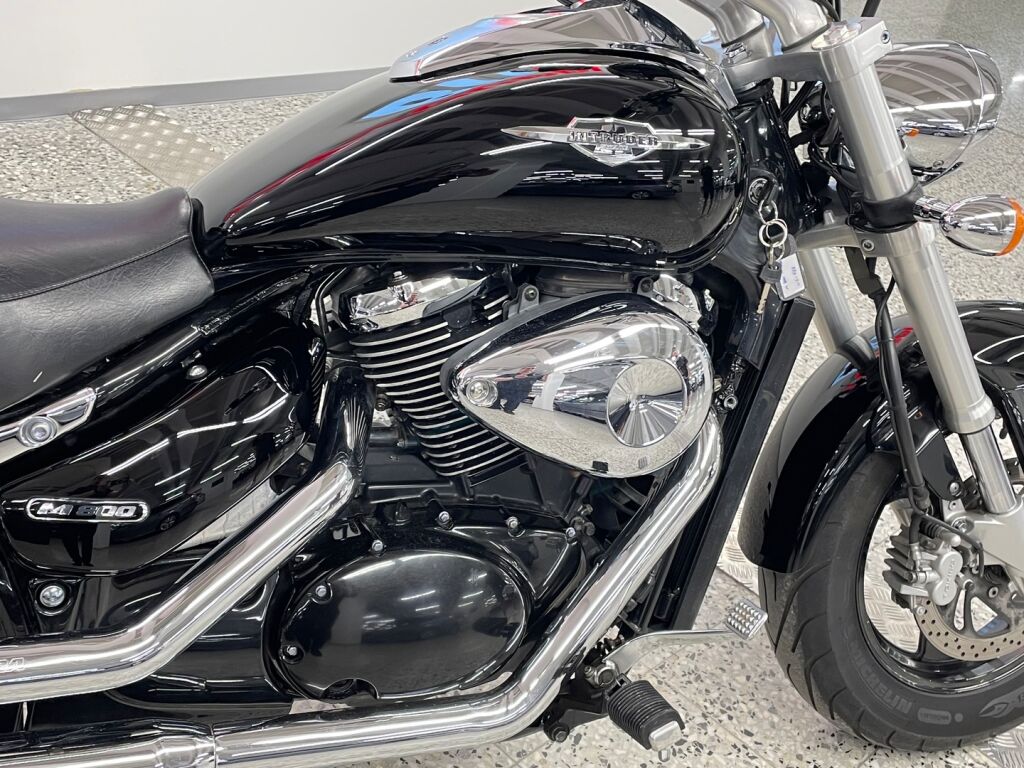 Suzuki INTRUDER 2007 Musta