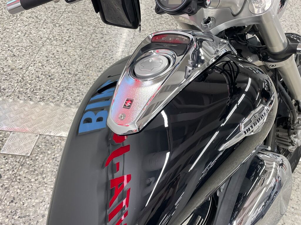 Suzuki INTRUDER 2007 Musta