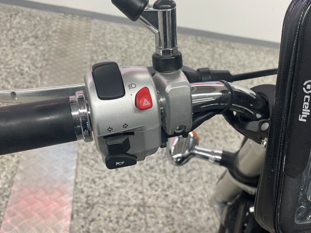Suzuki INTRUDER 2007 Musta
