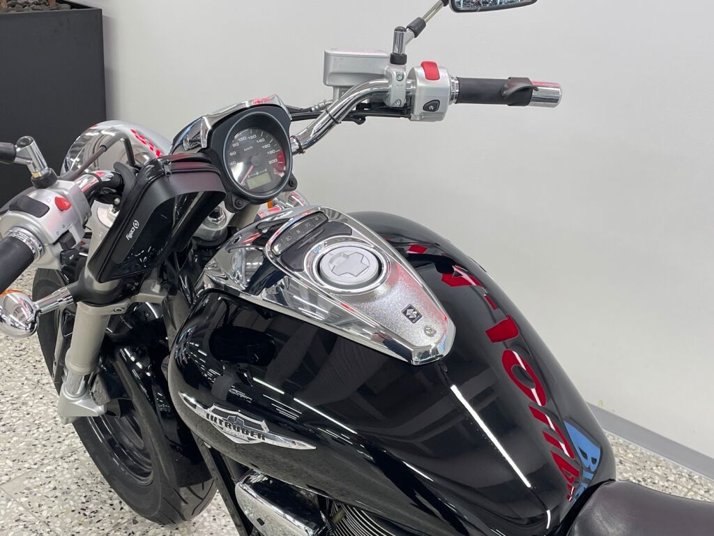Suzuki INTRUDER 2007 Musta
